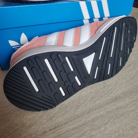 NWT Adidas Retroset Sneakers - Picture 10 of 11